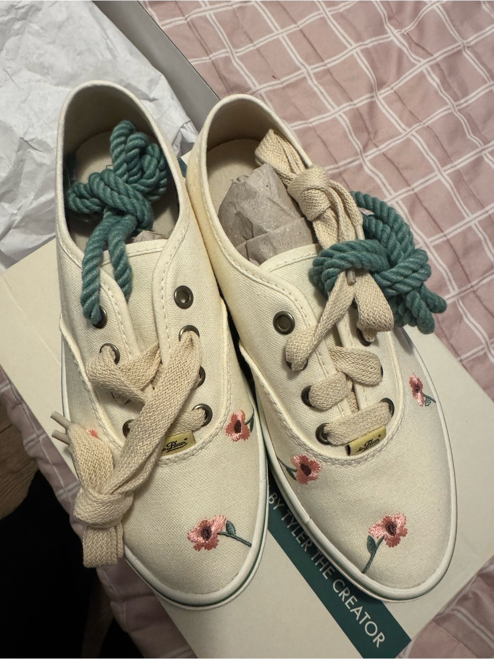 Converse Cream Canvas Low-Top Sneakers with Pink Floral Embroidery
